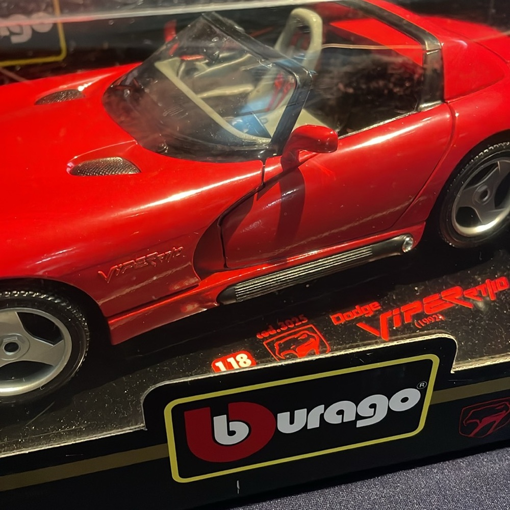 BBurago 1992 Red Dodge Viper RT/10  #3025 1:18 Scale Car Racing Sport - Picture 2 of 7